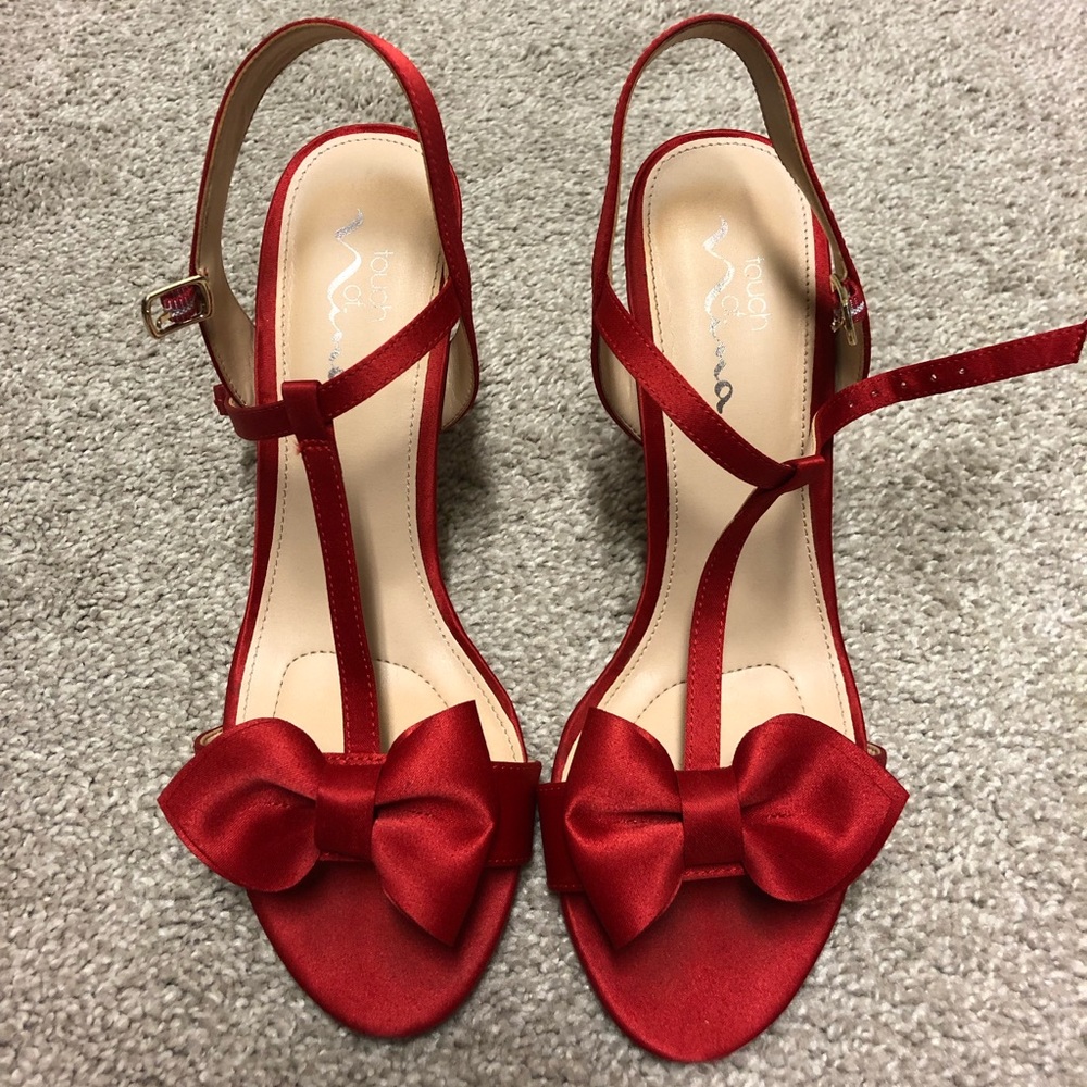 Size 9 Red Bow Heels